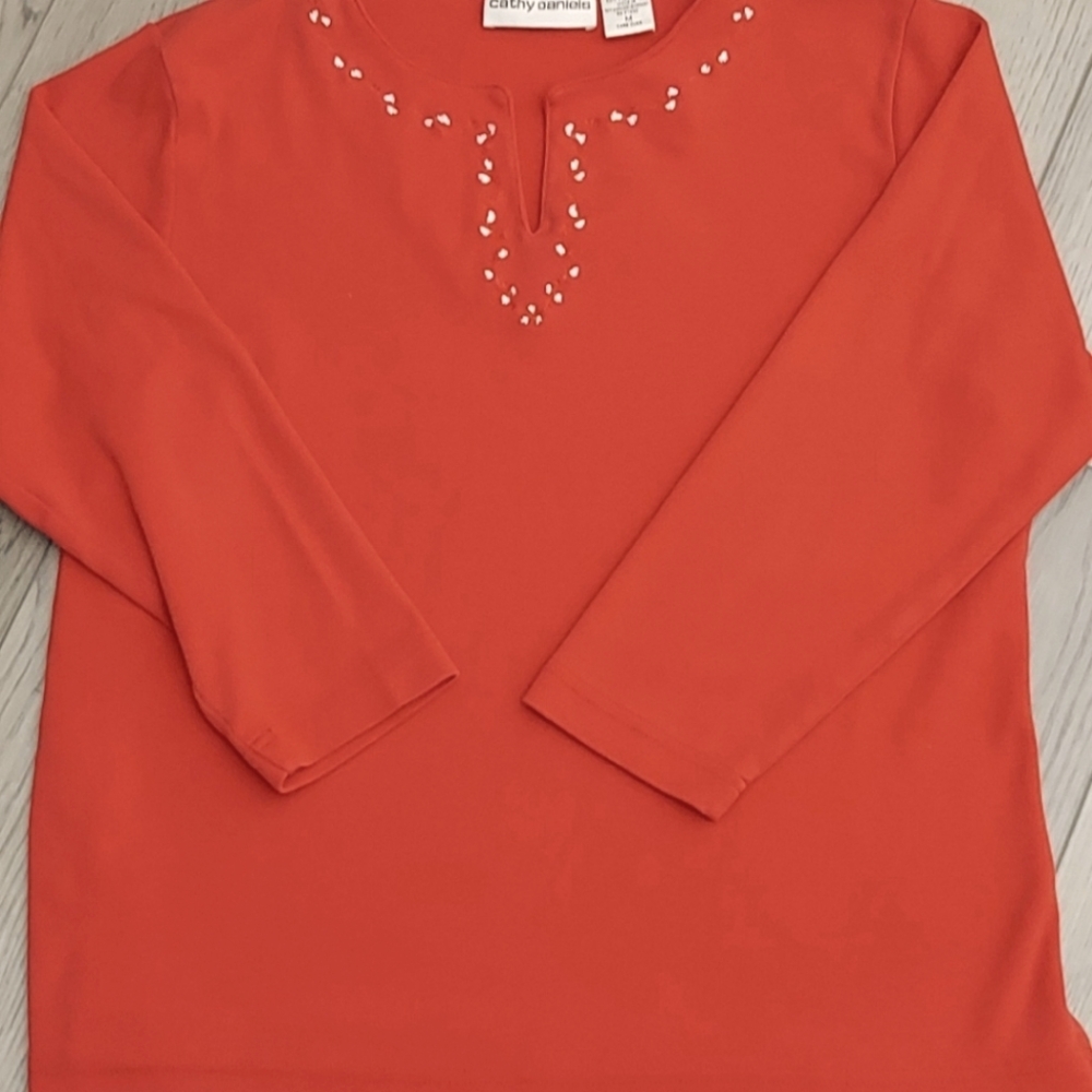 Kathy Daniel's Sz M Red 3/4 slv Knit V neck top.